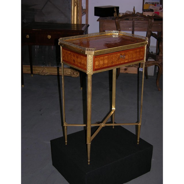brouillon - petite table C.C. Saunier | Atelier Patrice Bricout Table Louis XVI estampille de C.C.Saunier